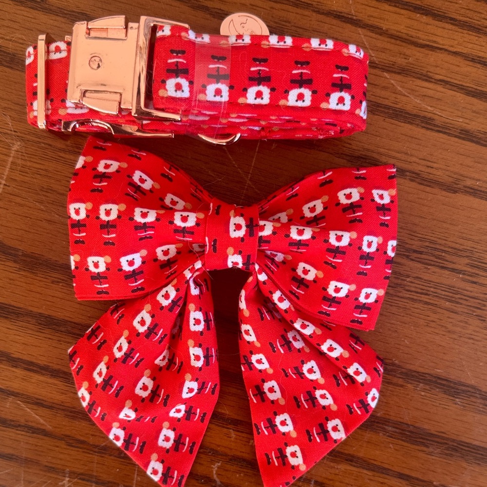 Red Santa Print Dog Collar with Collar Bow Large size